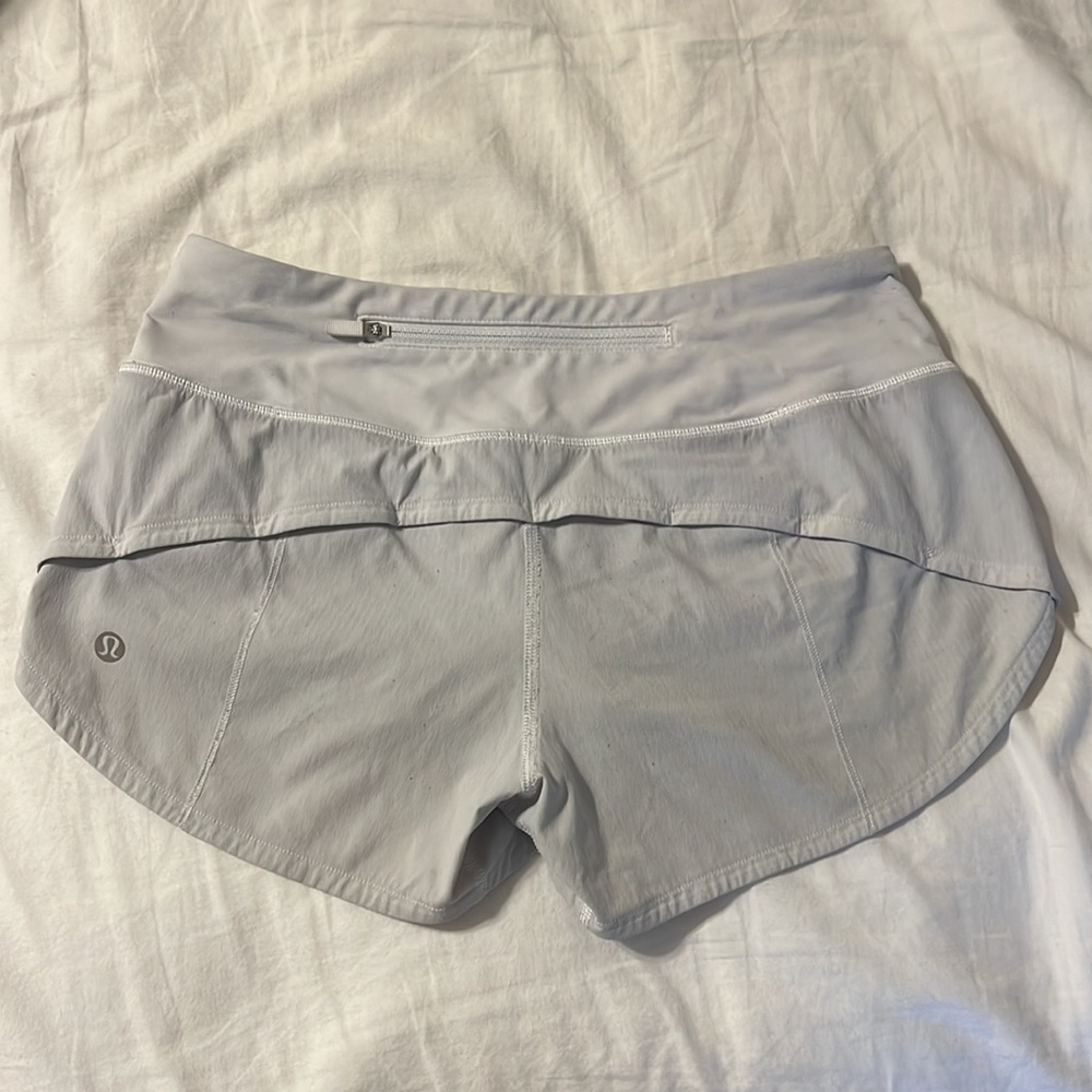 Lululemon white speed up shorts size 2, 2.5 inches